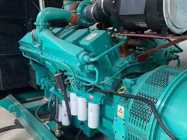 巴州更换100kW柴油发电机组机油时，需要注意哪些事项？